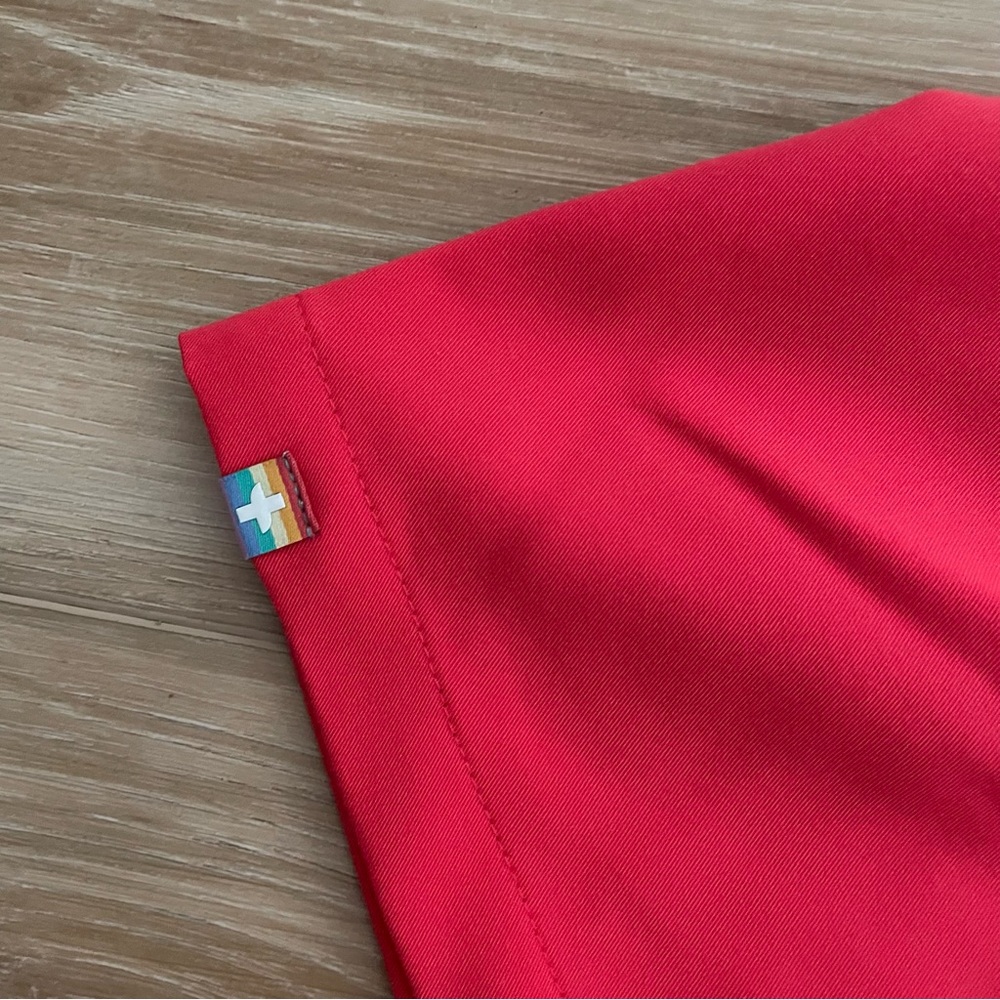 Figs Leon Three-Pocket Scrub Pride Top in Hibiscus sz 6XL - Picture 4 of 10